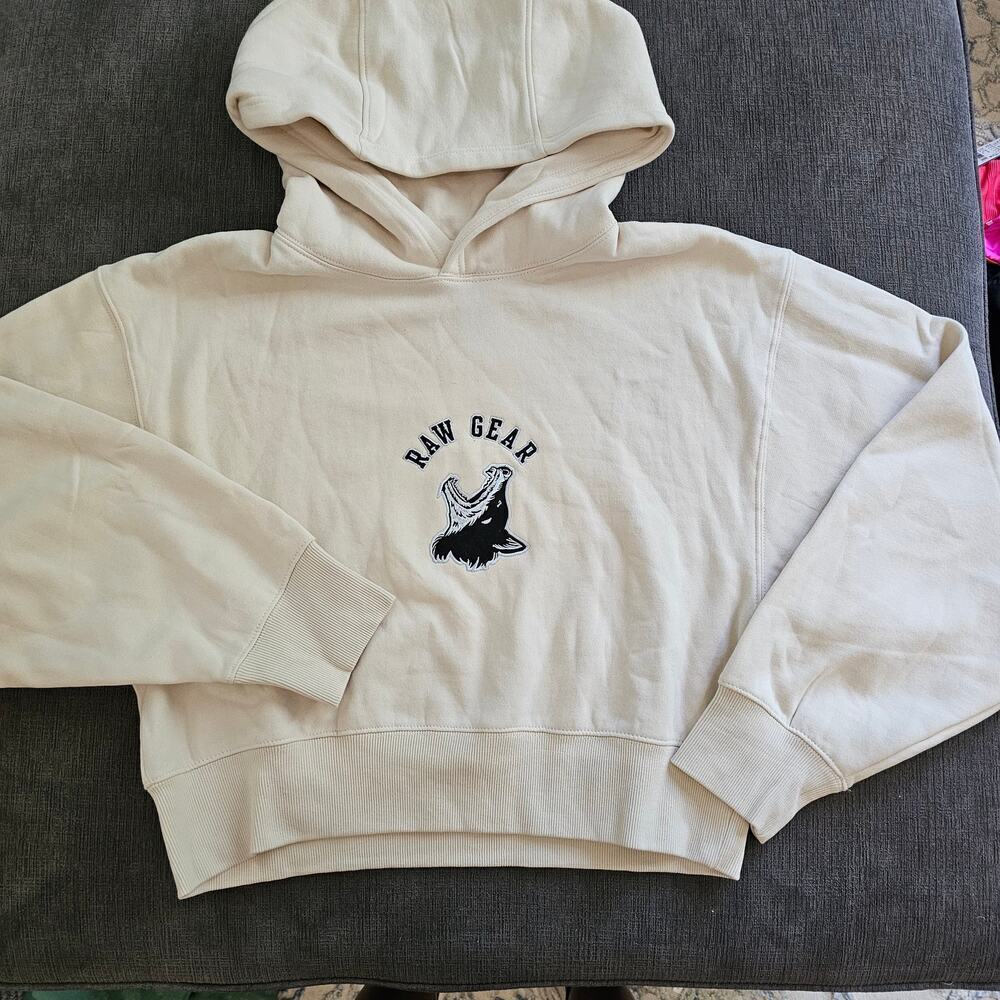 NWT Raw gear Women's Cream Embroidered Patch Logo Cropped Hoodie Size XL